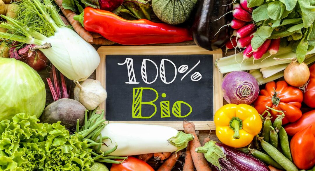 bio zöldség 100% bio feliratú táblával