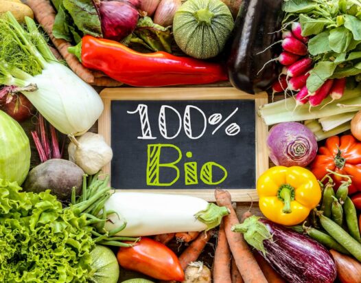 bio zöldség 100% bio feliratú táblával