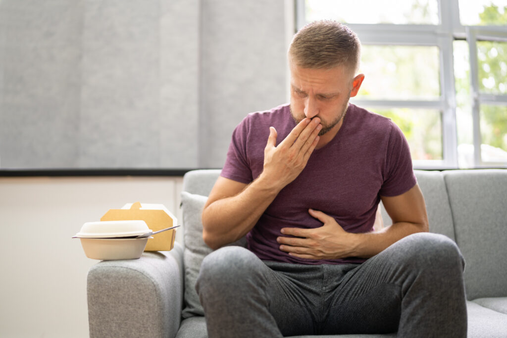 Egészségtelen gyorsétterem gyomorégés. Férfinél reflux tünetei, égő nyelőcső érzés van jelen.