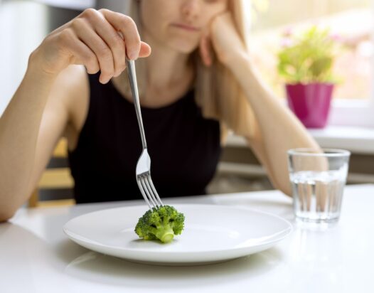 anorexiás nő nem akar enni
