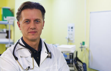 Gazdaszervezete vagyunk mikroorganizmusok milliárdjainak- Interjú dr. Schwab Richárd innovatív orvossal