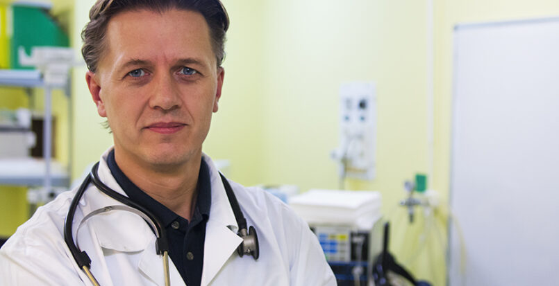 Gazdaszervezete vagyunk mikroorganizmusok milliárdjainak- Interjú dr. Schwab Richárd innovatív orvossal