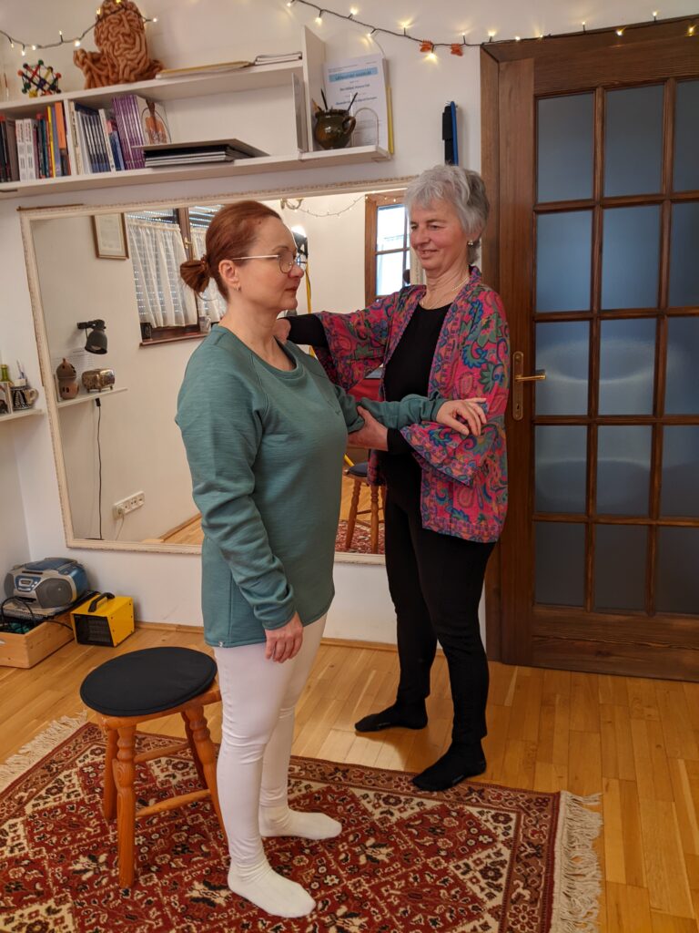 A tanár segít a helyes irányok megteremtésében