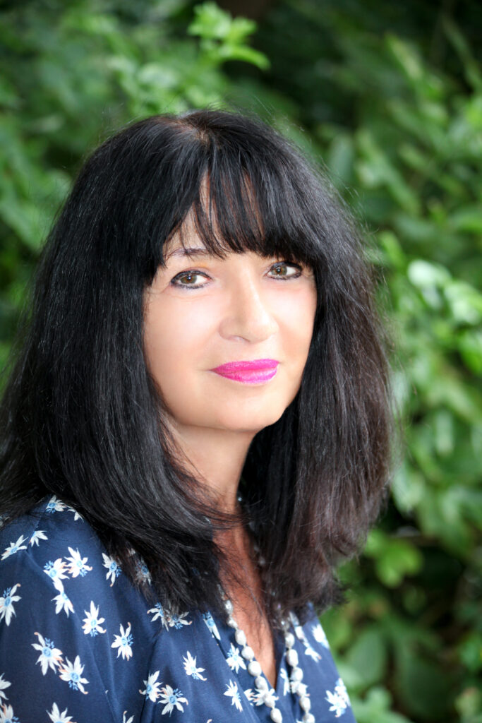 dr. Angster Mária családállítás nagyasszonya.